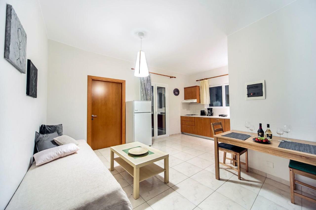 Omega Comfy Apartments 阿尔米里达 外观 照片